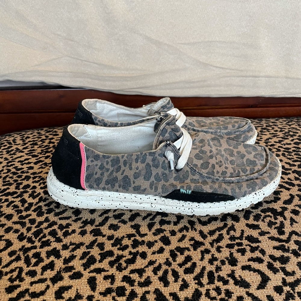 Hey Dudes women's leopard  sneakers